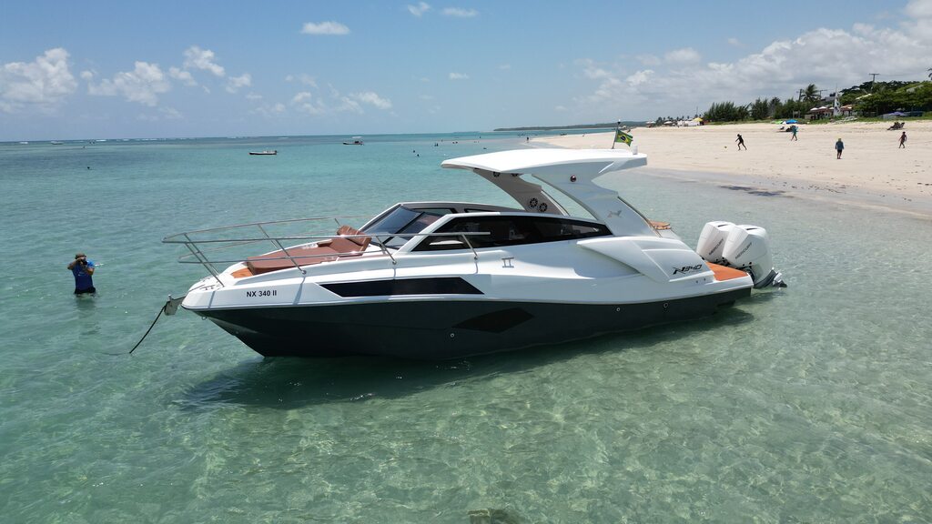 difference between a boat and yacht