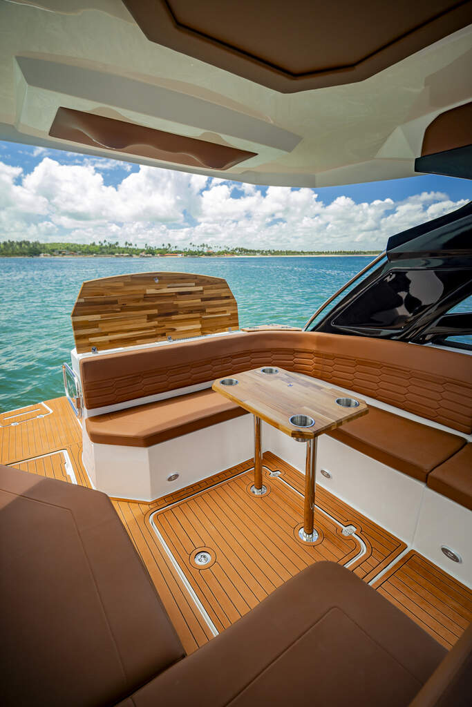 difference between a boat and yacht