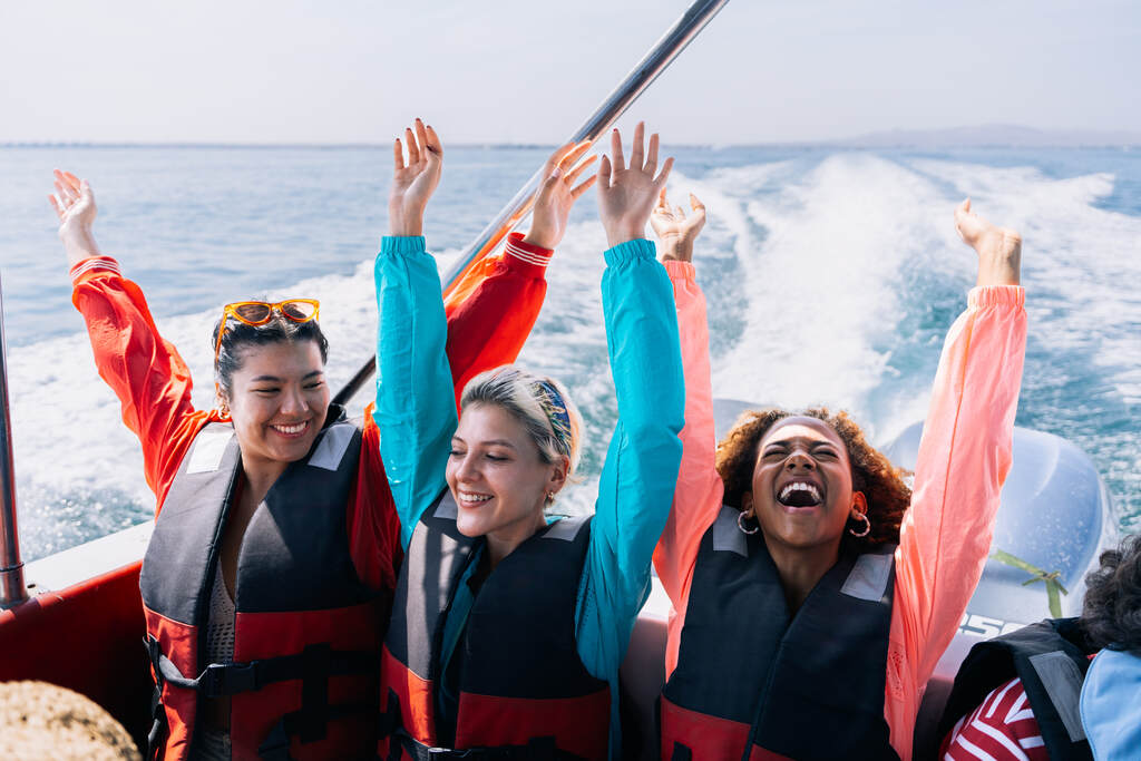 how fast do speedboats go